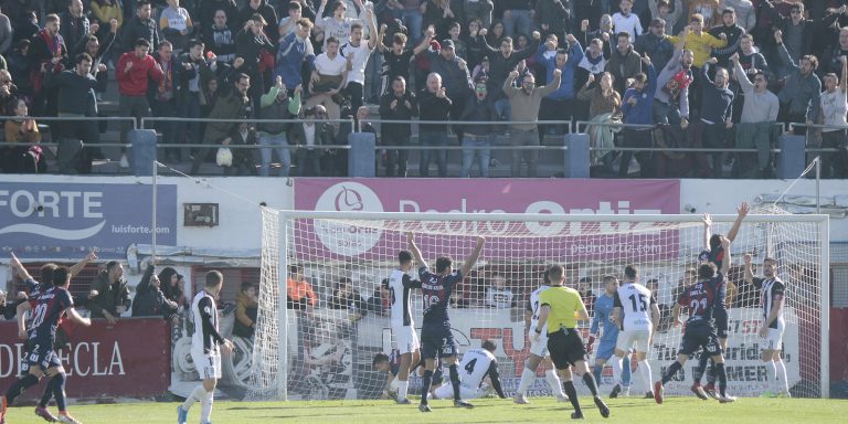 El Yeclano Deportivo no se baja de la nube