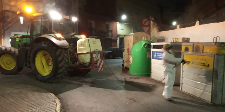 Los agricultores vuelven a desinfectar las calles de Yecla a partir de las nueve de la noche