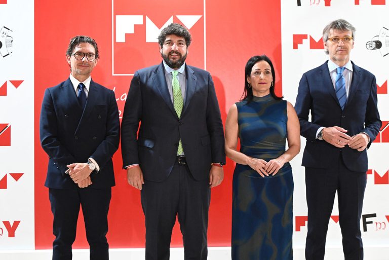 LÓPEZ MIRAS INAUGURA LA 62ª EDICIÓN DE FERIA DEL MUEBLE YECLA