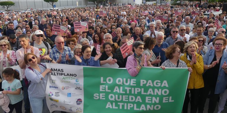 MASIVA CONCENTRACIÓN POR LA SANIDAD PÚBLICA