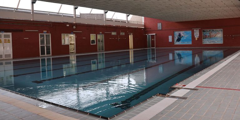 La piscina municipal cubierta cierra sus instalaciones temporalmente por reparaciones