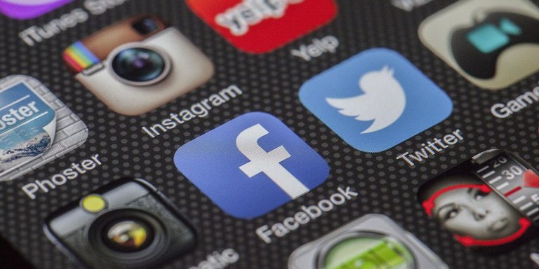 AMPY-AYNAT: Las redes sociales harían muy bien en callarse