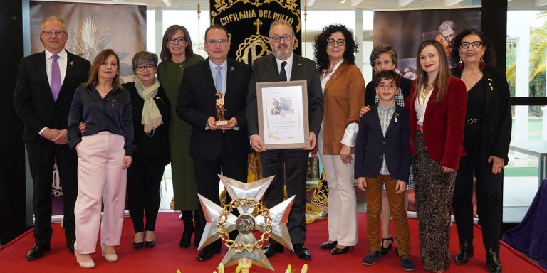 SIETE DÍAS JUMILLA recibe un galardón por ayudar a engrandecer la Semana Santa