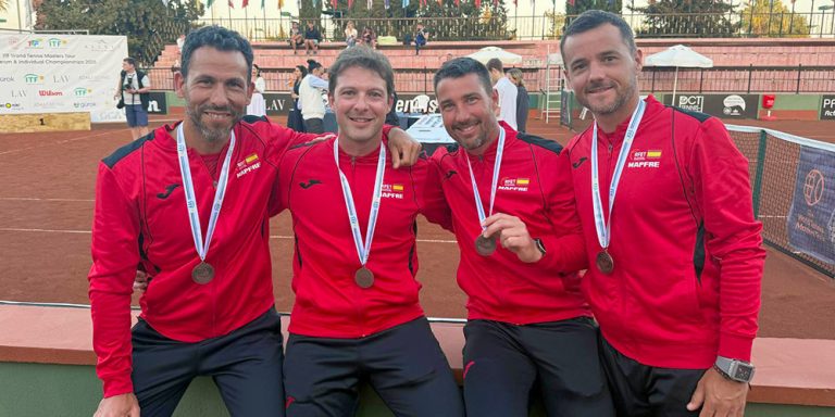 Ángel Alonso, bronce en el Mundial de tenis con la selección española + 40